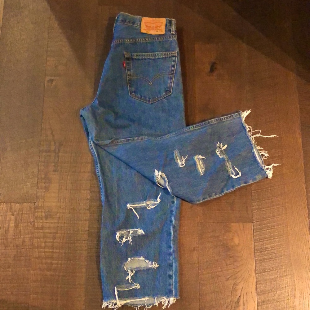Distressed Levi 550 jeans